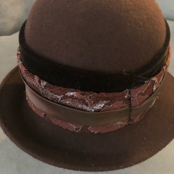 BETMAR New York logo.Chocolate brown vintageBowler Hat.Preowned good condition. - Picture 4 of 8